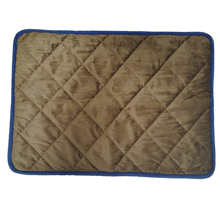 Self-Heating Pet Warmer Mat — Cozy Comfort Without a Cord